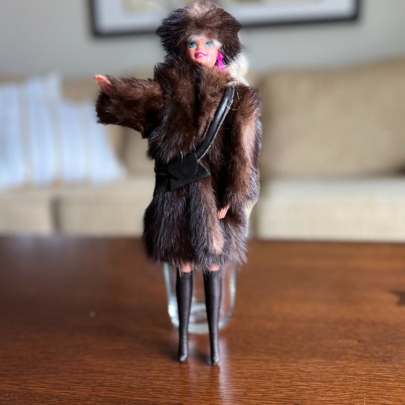 Barbies with Mink Coat - Picture 2 of 6